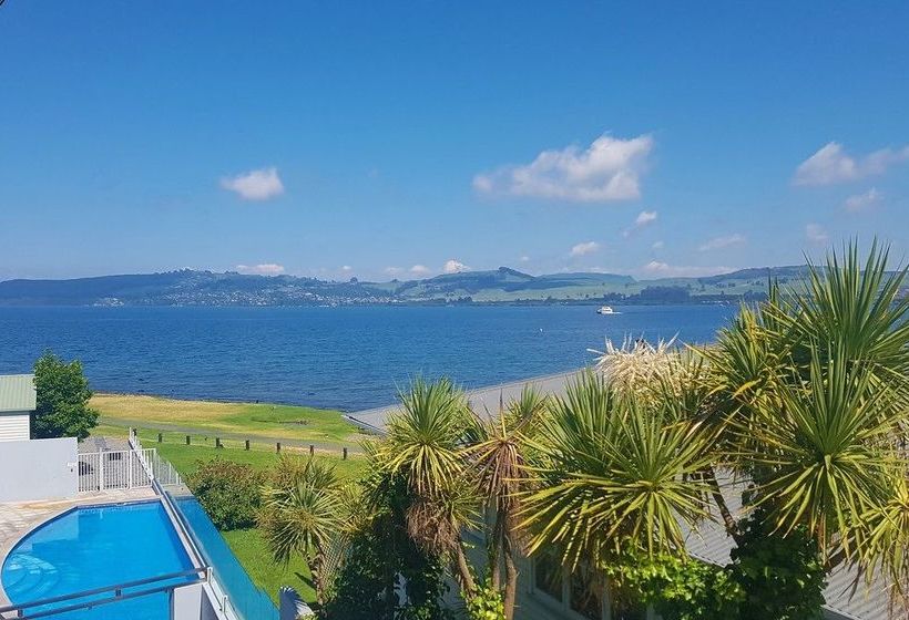 Waimahana Apartments