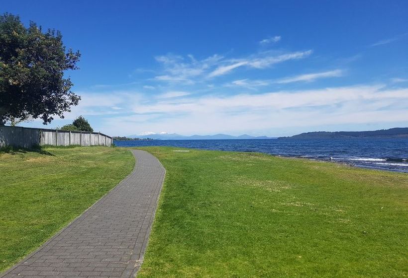 Waimahana Apartments