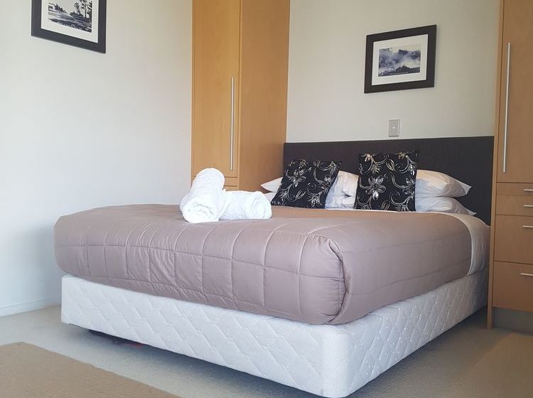 Waimahana Apartments