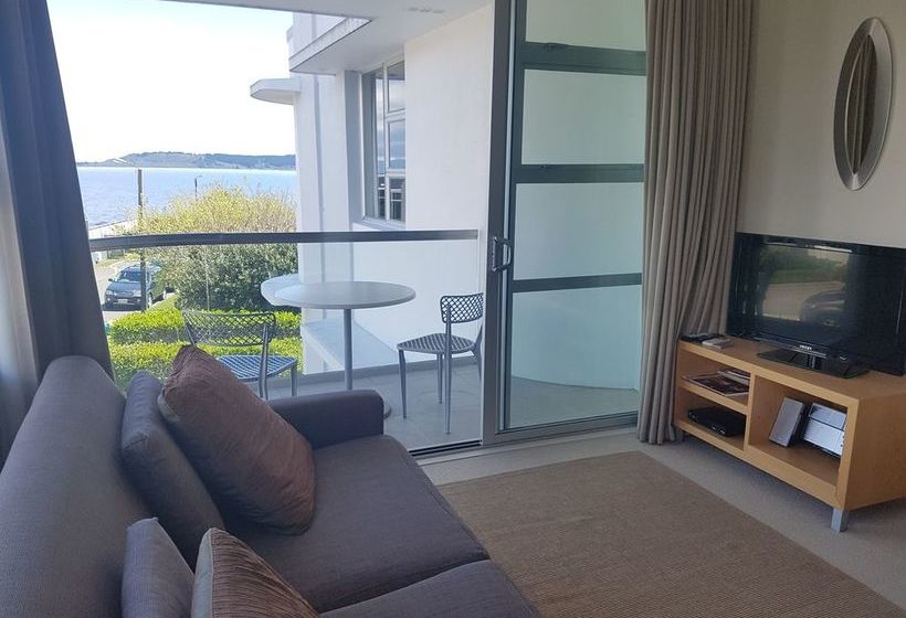 Waimahana Apartments