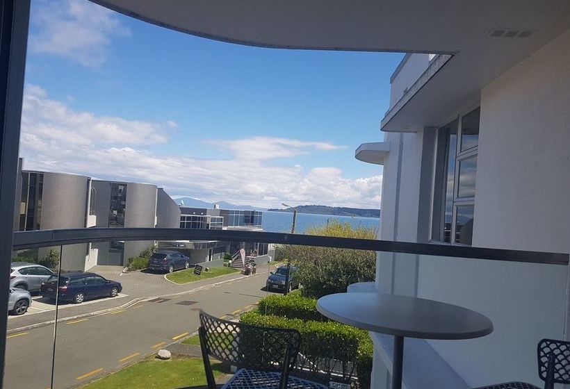 Waimahana Apartments