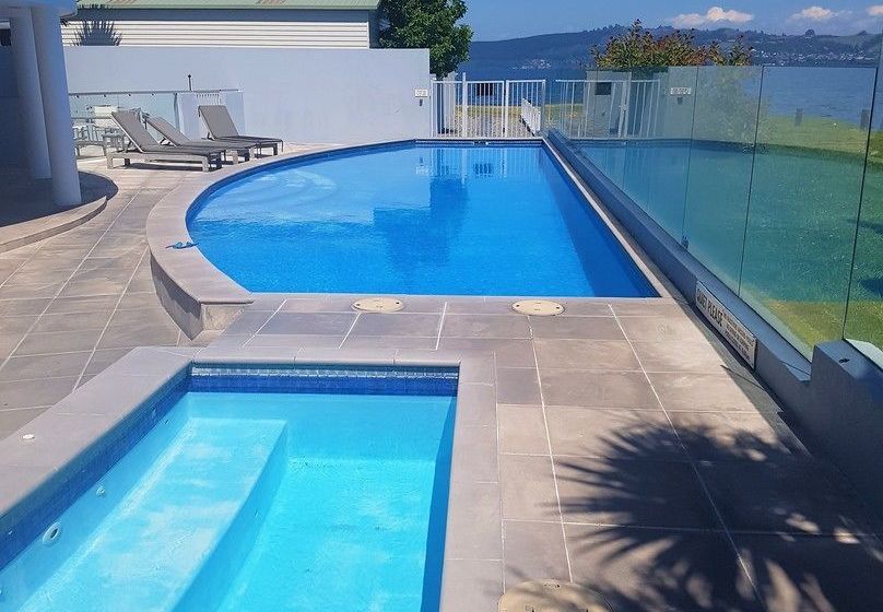 Waimahana Apartments