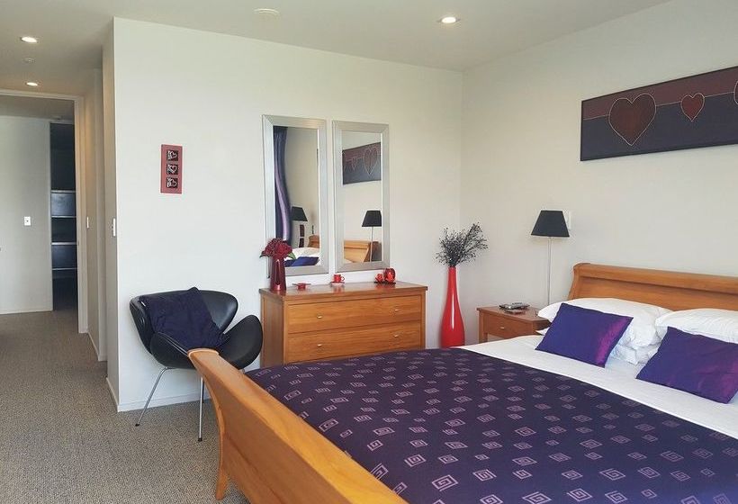 Waimahana Apartments