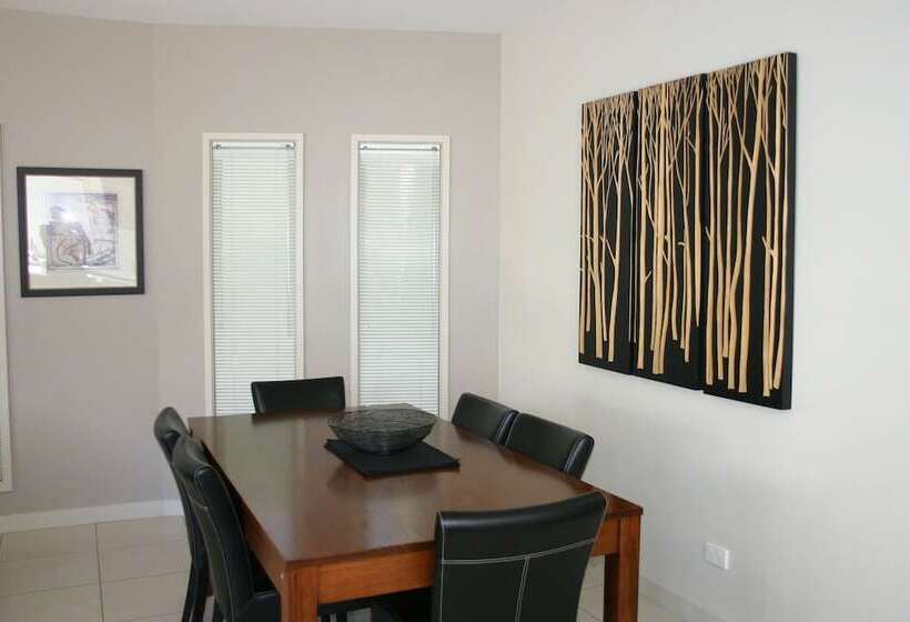 Abalina Cottages, Rotary Drive