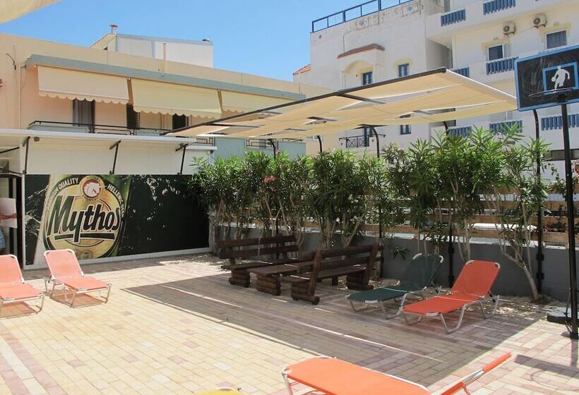 Albatross Studios & Apartments