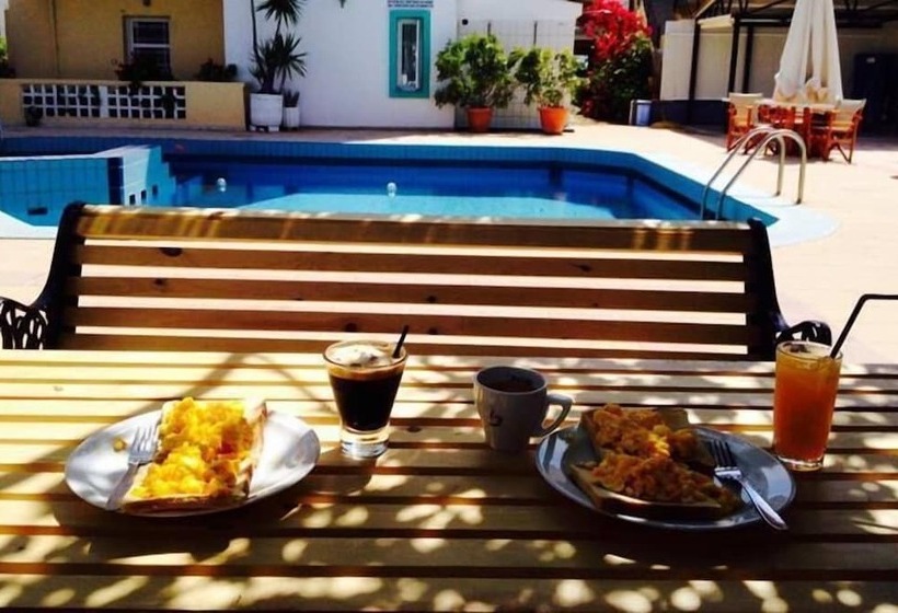 Albatross Studios & Apartments