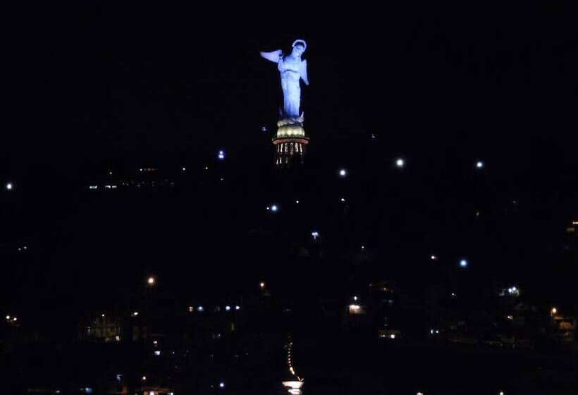 فندق صغير Friends Hotel & Rooftop Historic Center & Museums