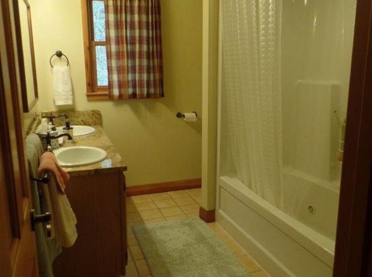 Creekside Paradise Bed And Breakfast