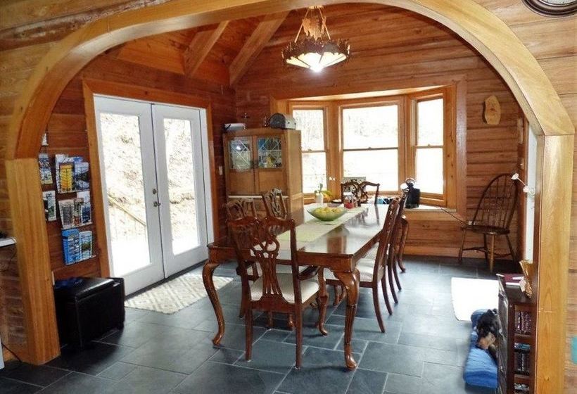 Creekside Paradise Bed And Breakfast