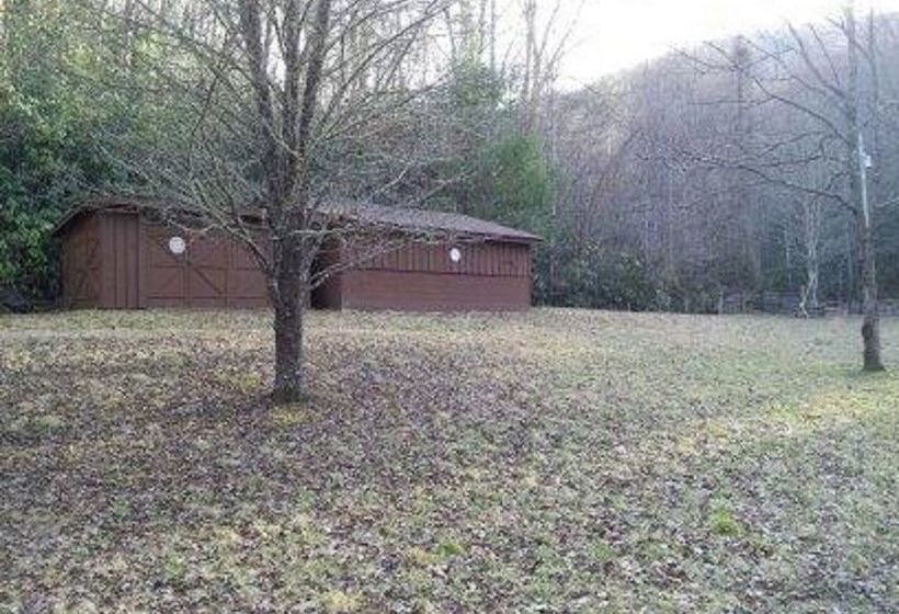 Creekside Paradise Bed And Breakfast