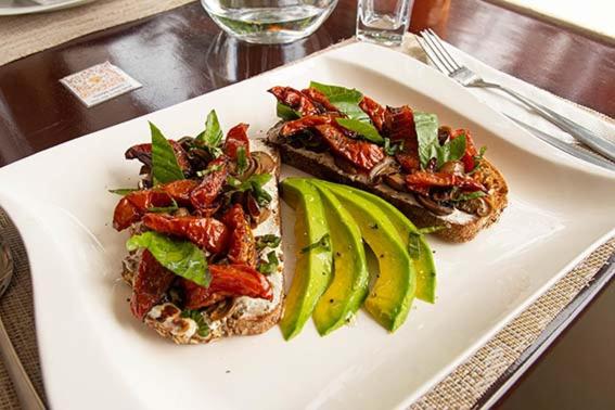 تختخواب و صبحانه Karibu Entebbe