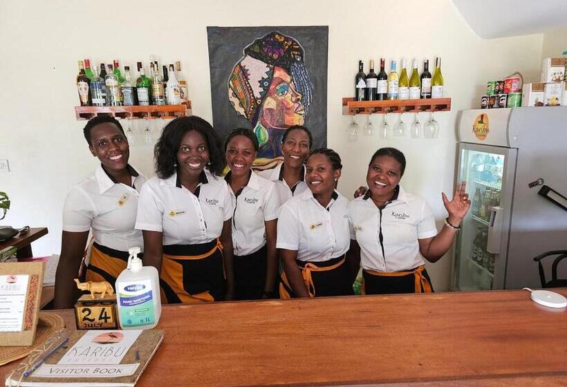 تختخواب و صبحانه Karibu Entebbe