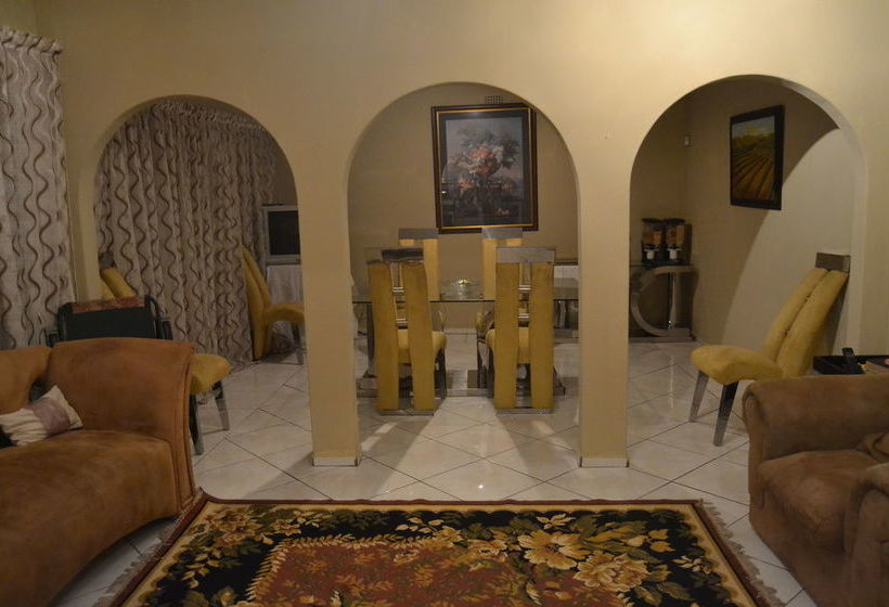 Bed and Breakfast Airport Transit Guest Lodge