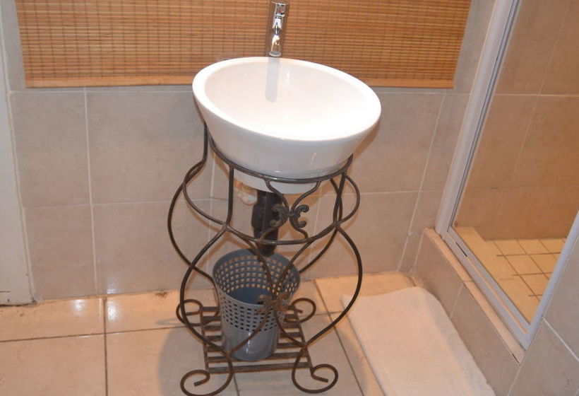 Bed and Breakfast Airport Transit Guest Lodge