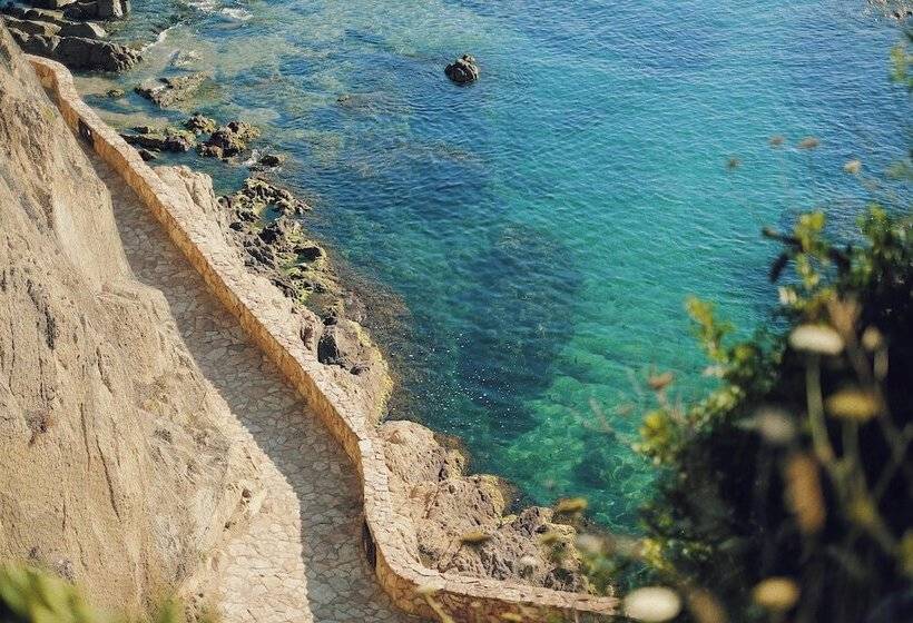 פונדק Sweet Lloret Suites