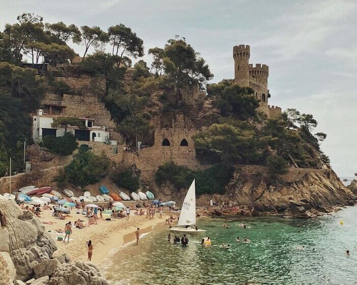 פונדק Sweet Lloret Suites