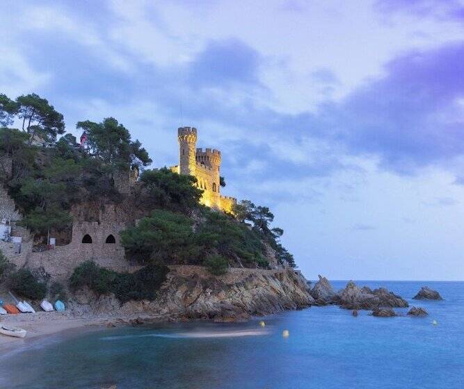 פונדק Sweet Lloret Suites