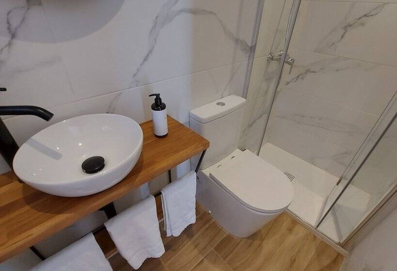 פונדק Sweet Lloret Suites