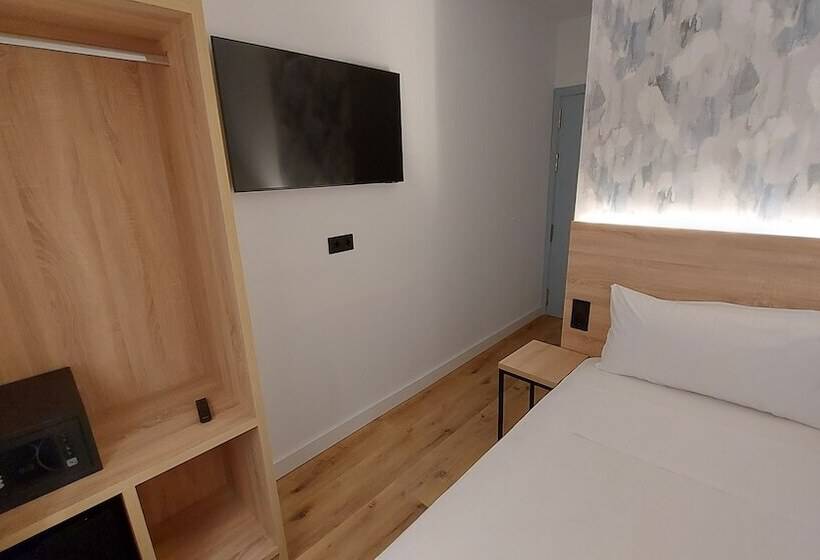 פונדק Sweet Lloret Suites