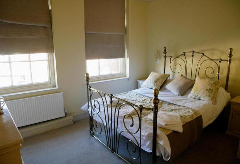 여관 The Saracens Head