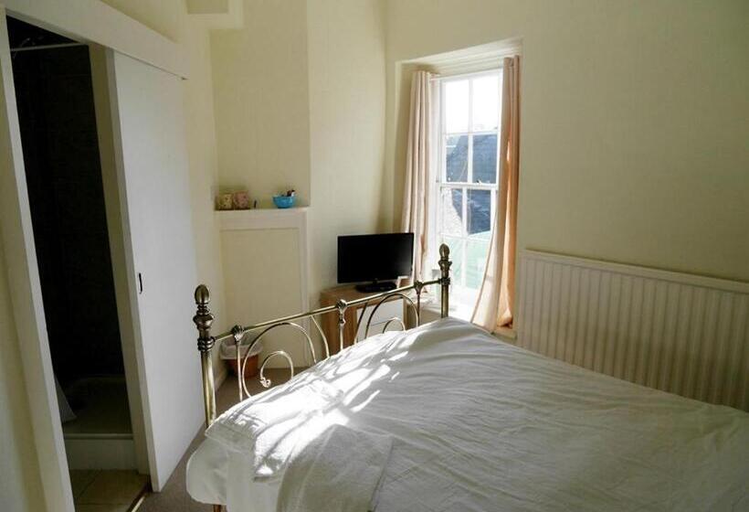 여관 The Saracens Head