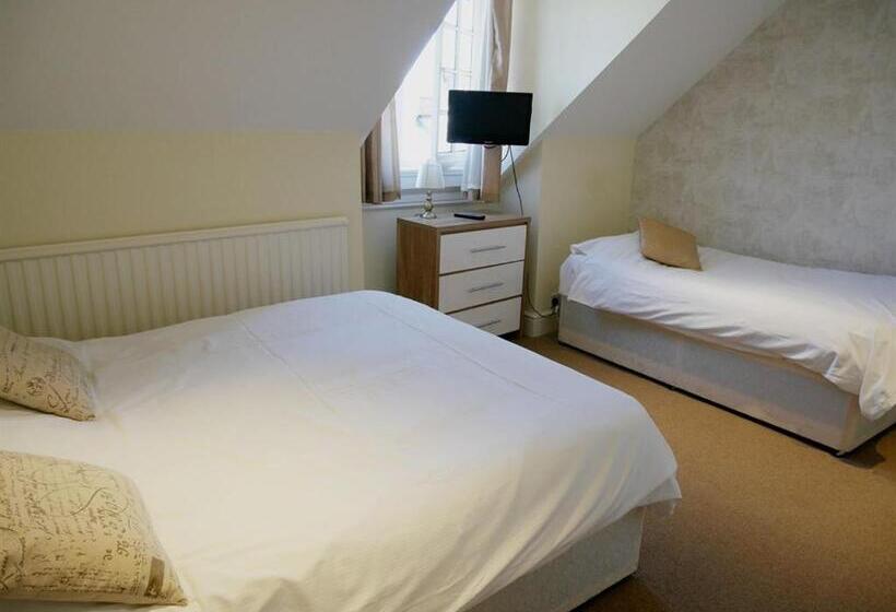 여관 The Saracens Head