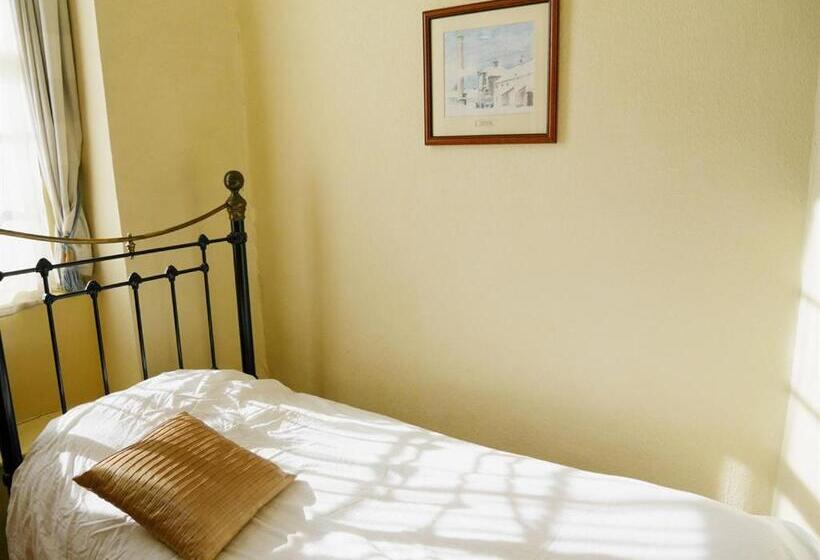 여관 The Saracens Head