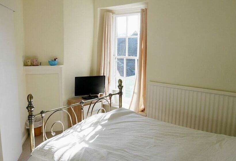 여관 The Saracens Head