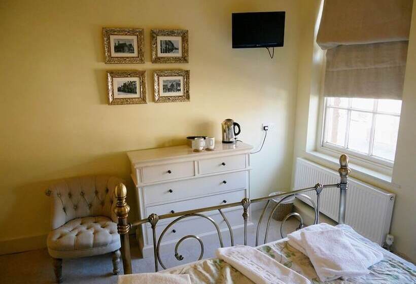 여관 The Saracens Head