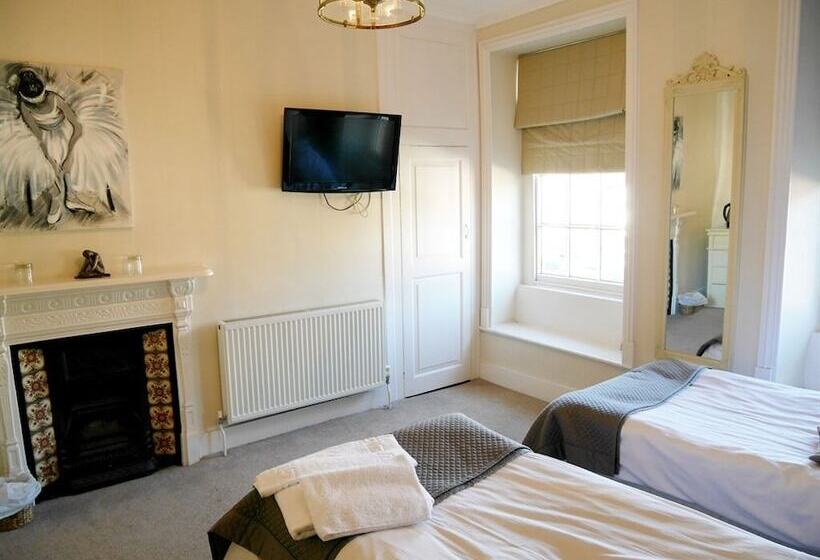 여관 The Saracens Head