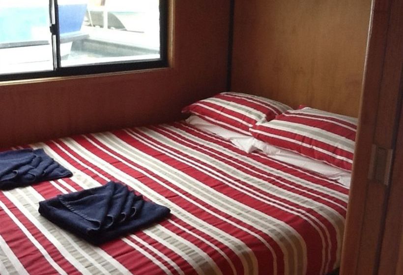 בית מלון כפרי Boyds Bay Houseboat Holidays