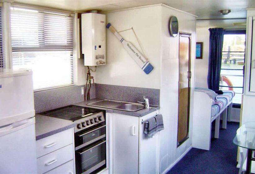 فندق Boyds Bay Houseboat Holidays