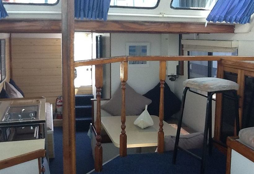 فندق Boyds Bay Houseboat Holidays