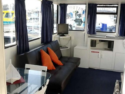 فندق Boyds Bay Houseboat Holidays