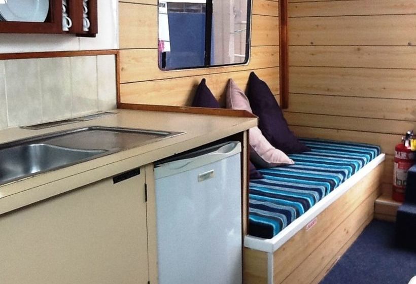 בית מלון כפרי Boyds Bay Houseboat Holidays