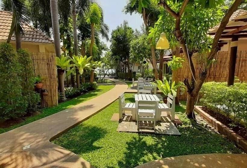 Отель Chez Nous Boutique Resort