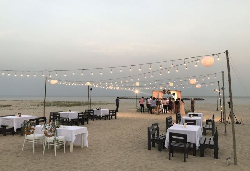 Отель Chez Nous Boutique Resort