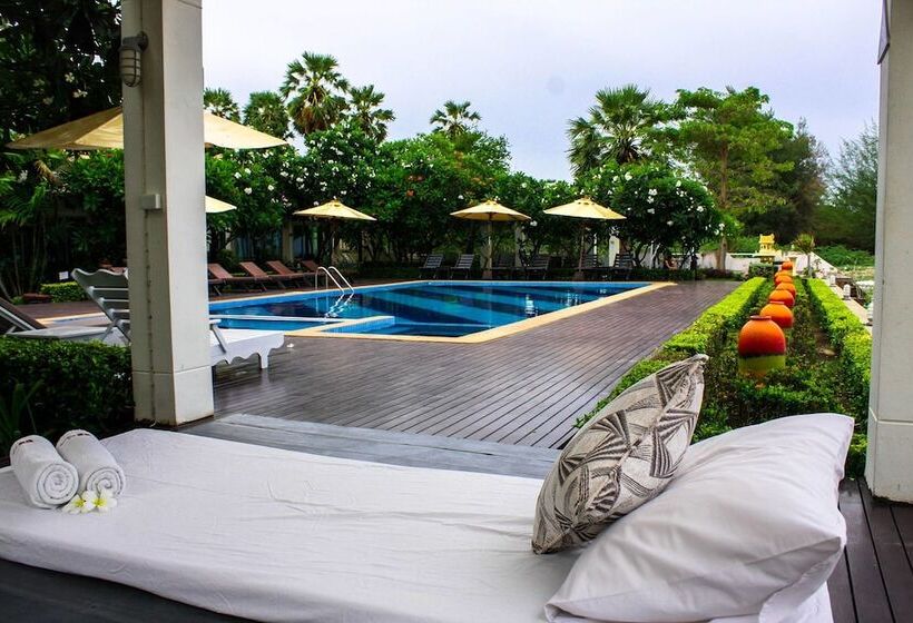 Отель Chez Nous Boutique Resort