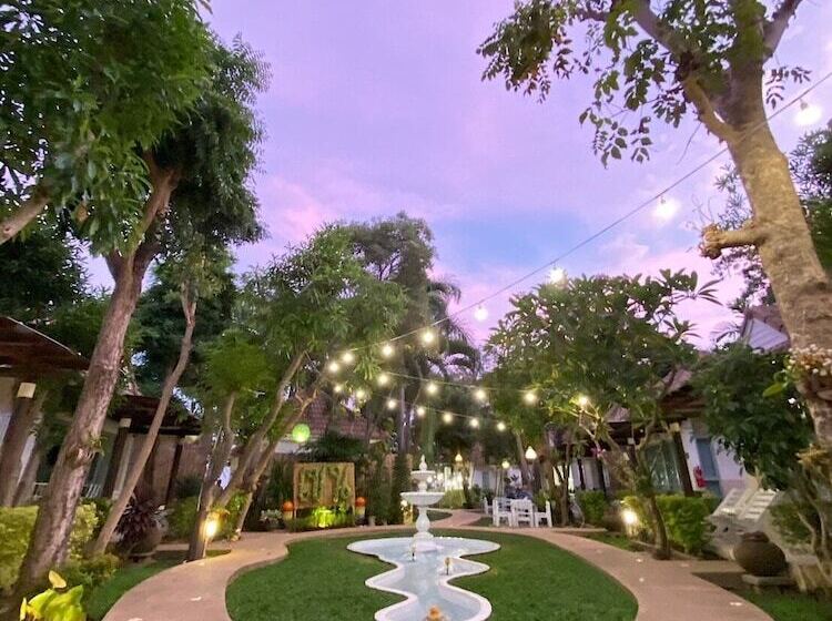 Отель Chez Nous Boutique Resort