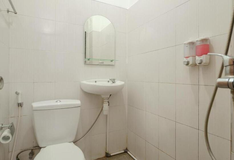 Отель Green Apple Residence Near Sarinah Mitra Reddoorz