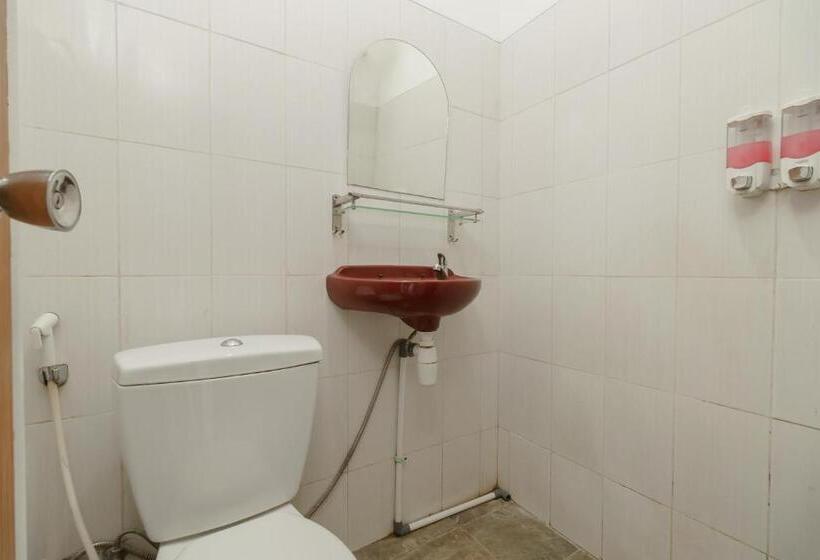 Отель Green Apple Residence Near Sarinah Mitra Reddoorz