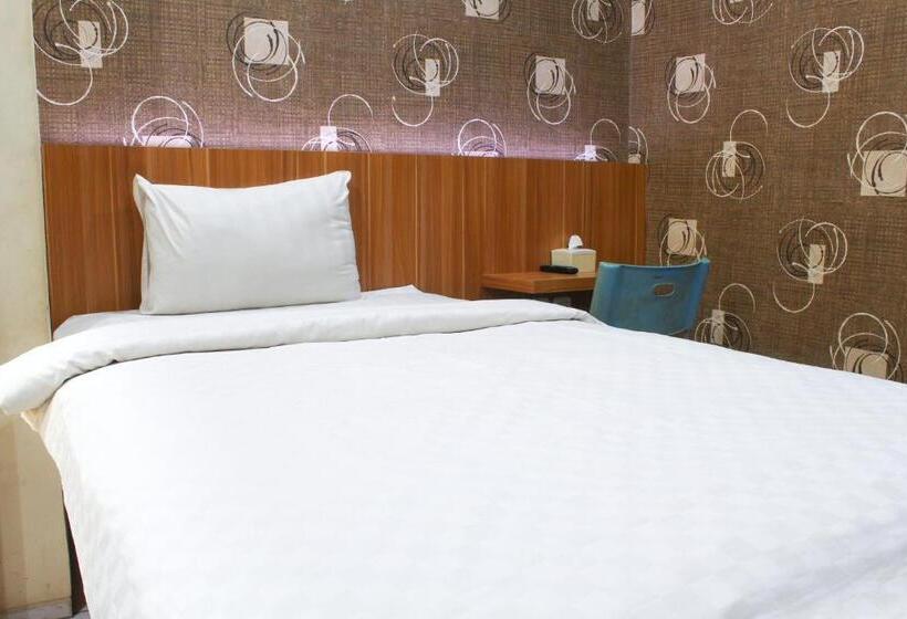 Отель Green Apple Residence Near Sarinah Mitra Reddoorz