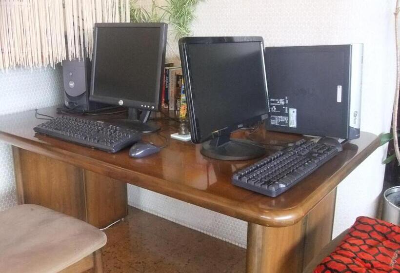 هتل Kawaguchiko Station Inn