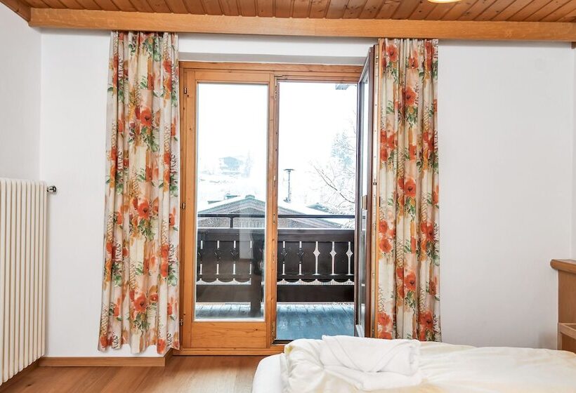 בית מלון כפרי Pinzgauerhof Ski & Bike   Inclusive Evening Dinner