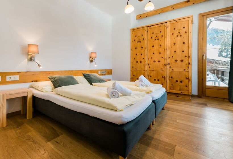 Отель Pinzgauerhof Ski & Bike   Inclusive Evening Dinner