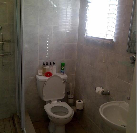 Отель Red Tudor B&b