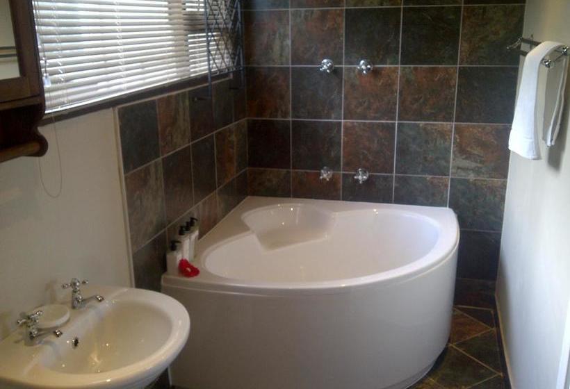 Отель Red Tudor B&b