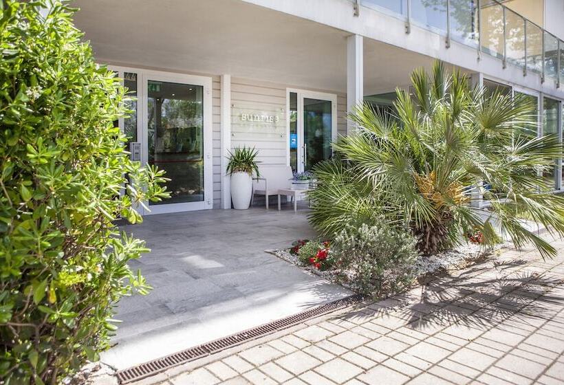 هتل Residence Sunrise Cesenatico