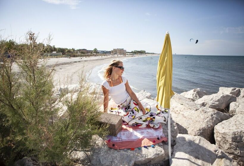 هتل Residence Sunrise Cesenatico