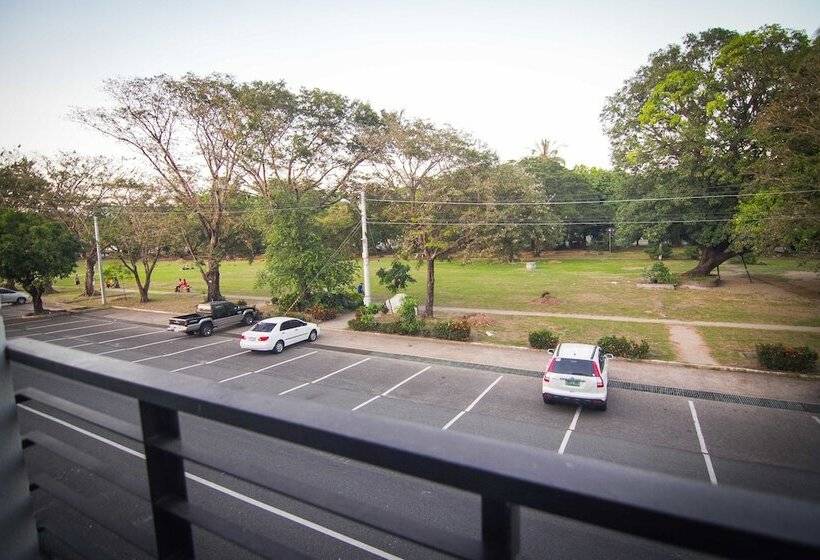 The Reef Hotel And Residences